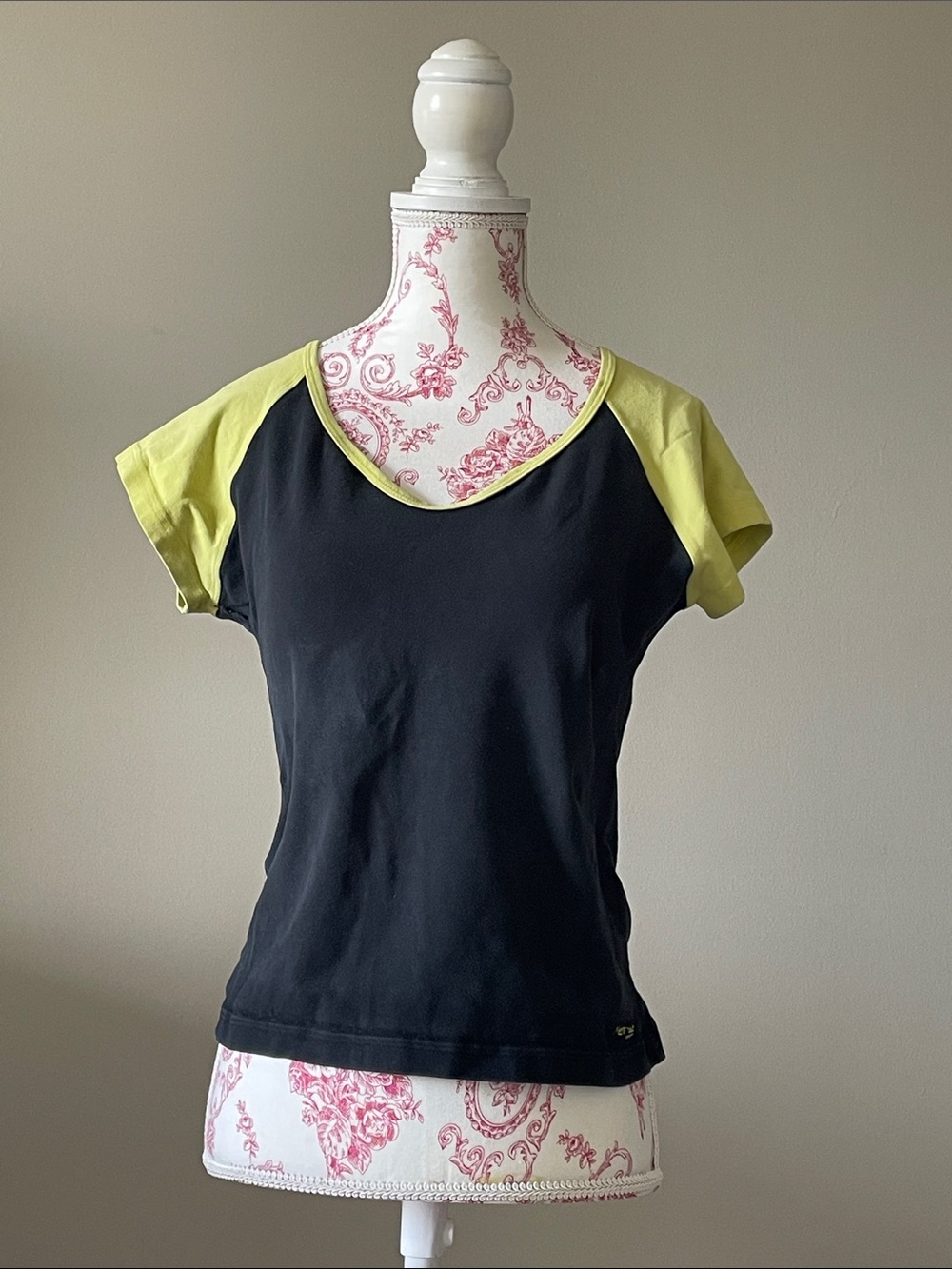 Y2K Women's Black Athletic Short Sleeve Top with Lime Raglan Sleeves